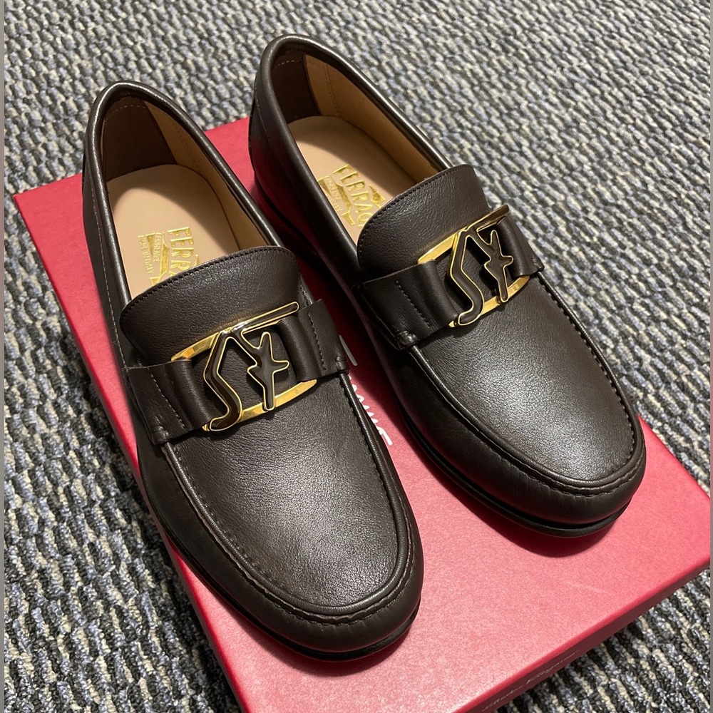 **SOLD** Salvatore Ferragamo ‘Prerov’ Loafer Size 6 eee Dark Brown